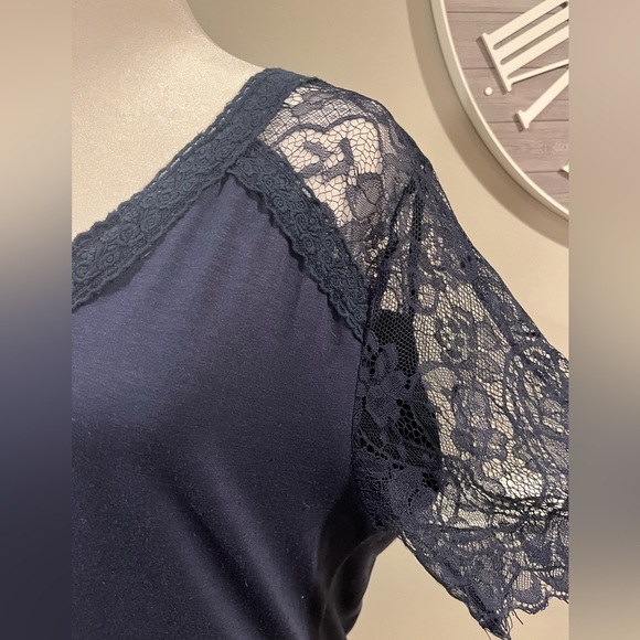 Women's Blue Lace Short Sleeve Top Size Medium - Picture 5 of 8